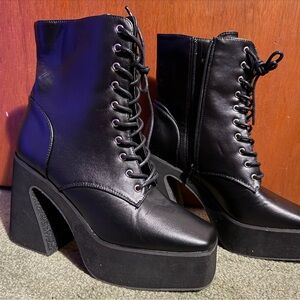 So Me Black Platform Lace-Up Ankle Boots
